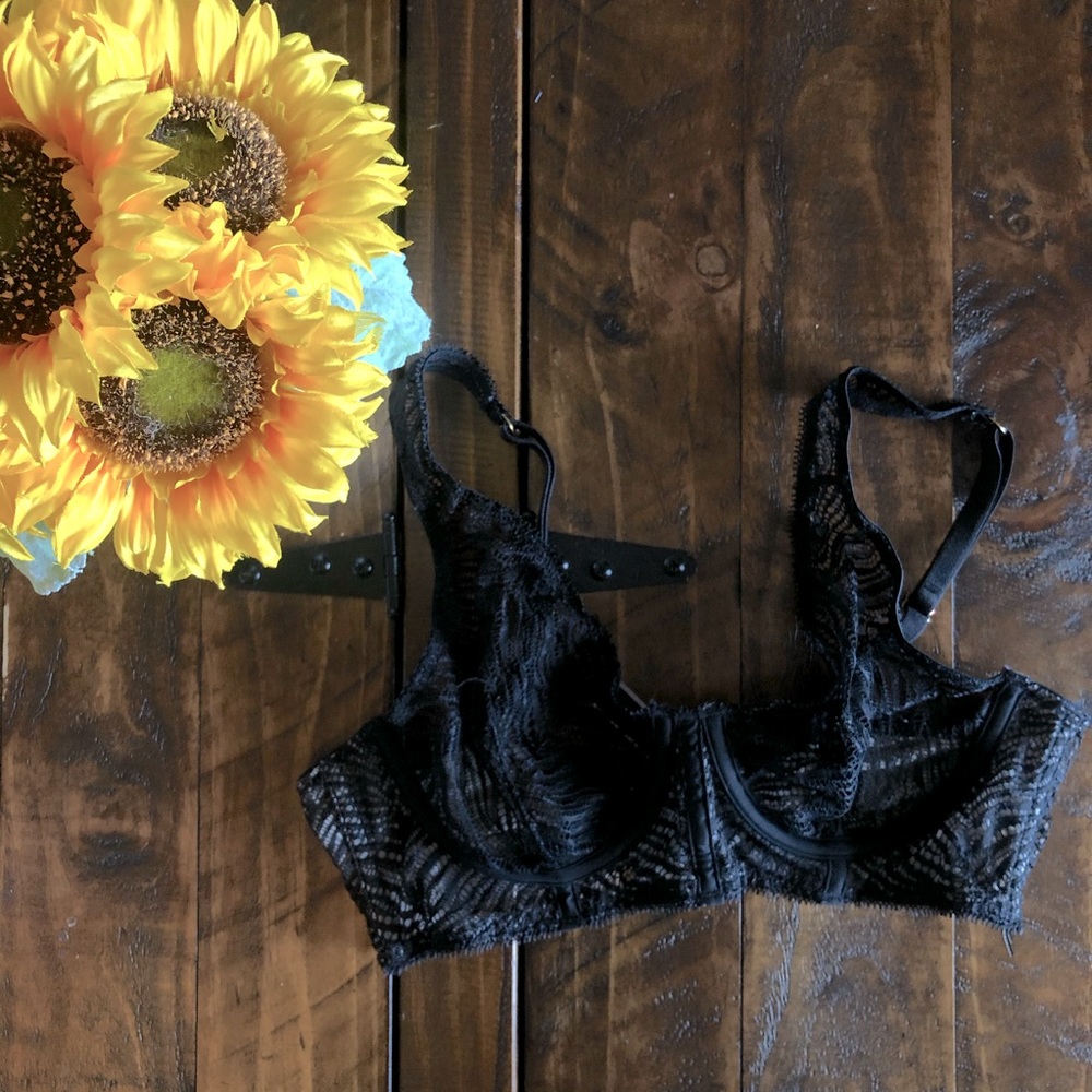 Victoria’s Secret Zebra Lace Plunge Bra